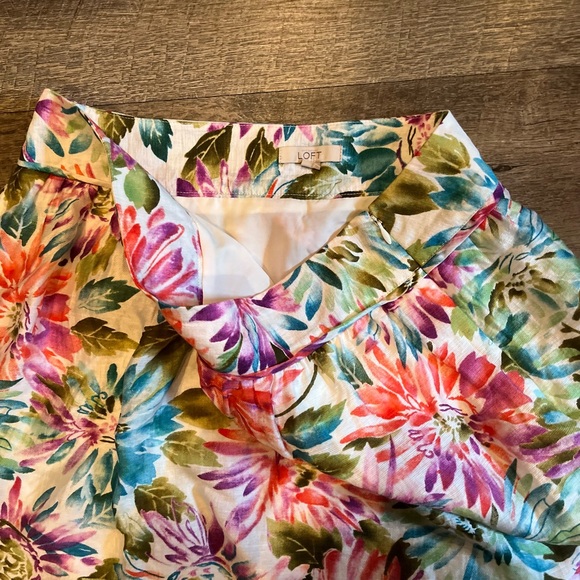 LOFT floral skirt with side zipper and full white lining. - Picture 4 of 7